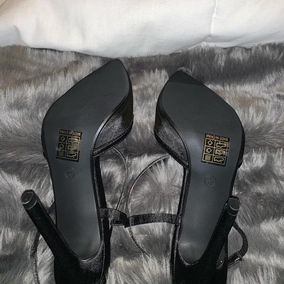 Black Heels BRAND NEW NEVER BEEN WORN BEFORE!! - Picture 3 of 4